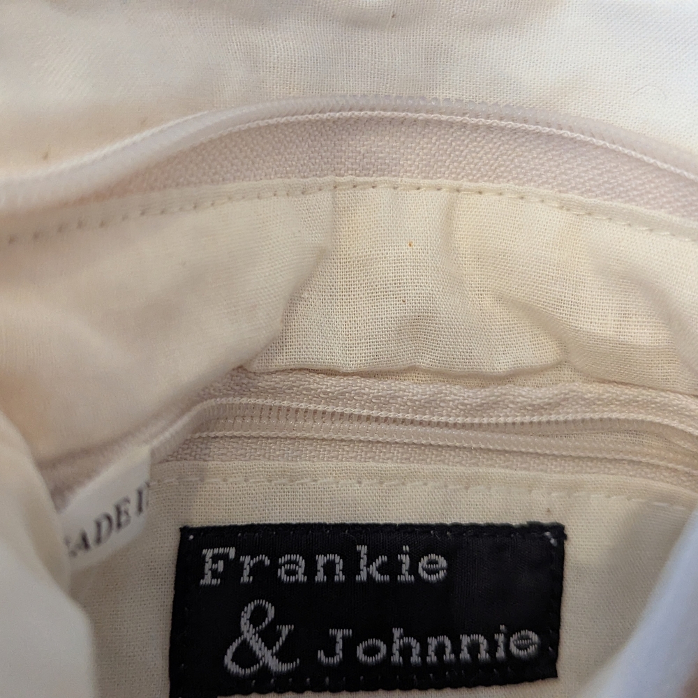 Elegant Frankie &Johnnie Cream Crochet Shoulder Bag - Picture 3 of 8